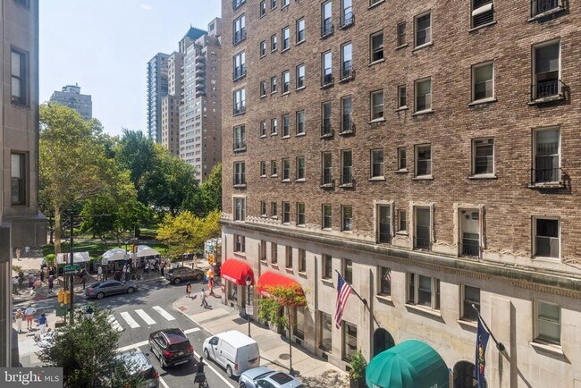 Building Photo - 135 S 19th St