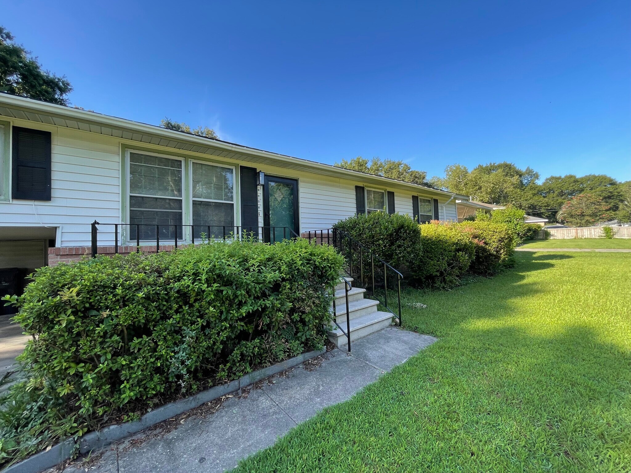 Building Photo - 2665 Orchid Ave