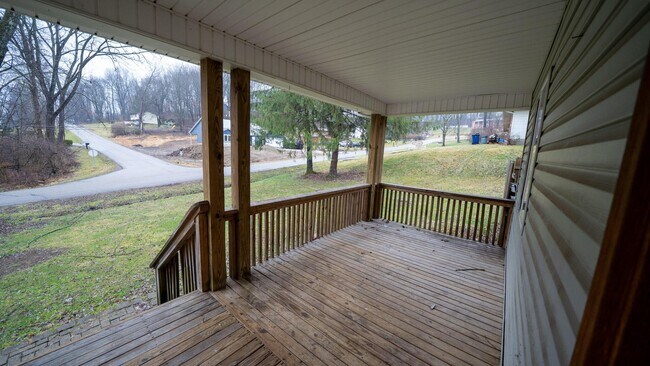 Building Photo - 92 Brentview Dr NE