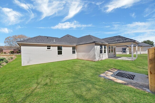 Building Photo - 939 Lake View Dr
