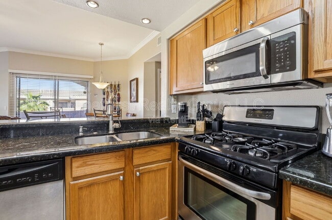 Building Photo - 10030 W Indian School Rd