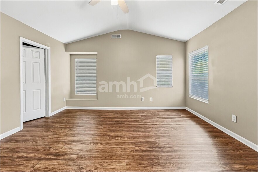 Building Photo - 148 Bellfare Dr