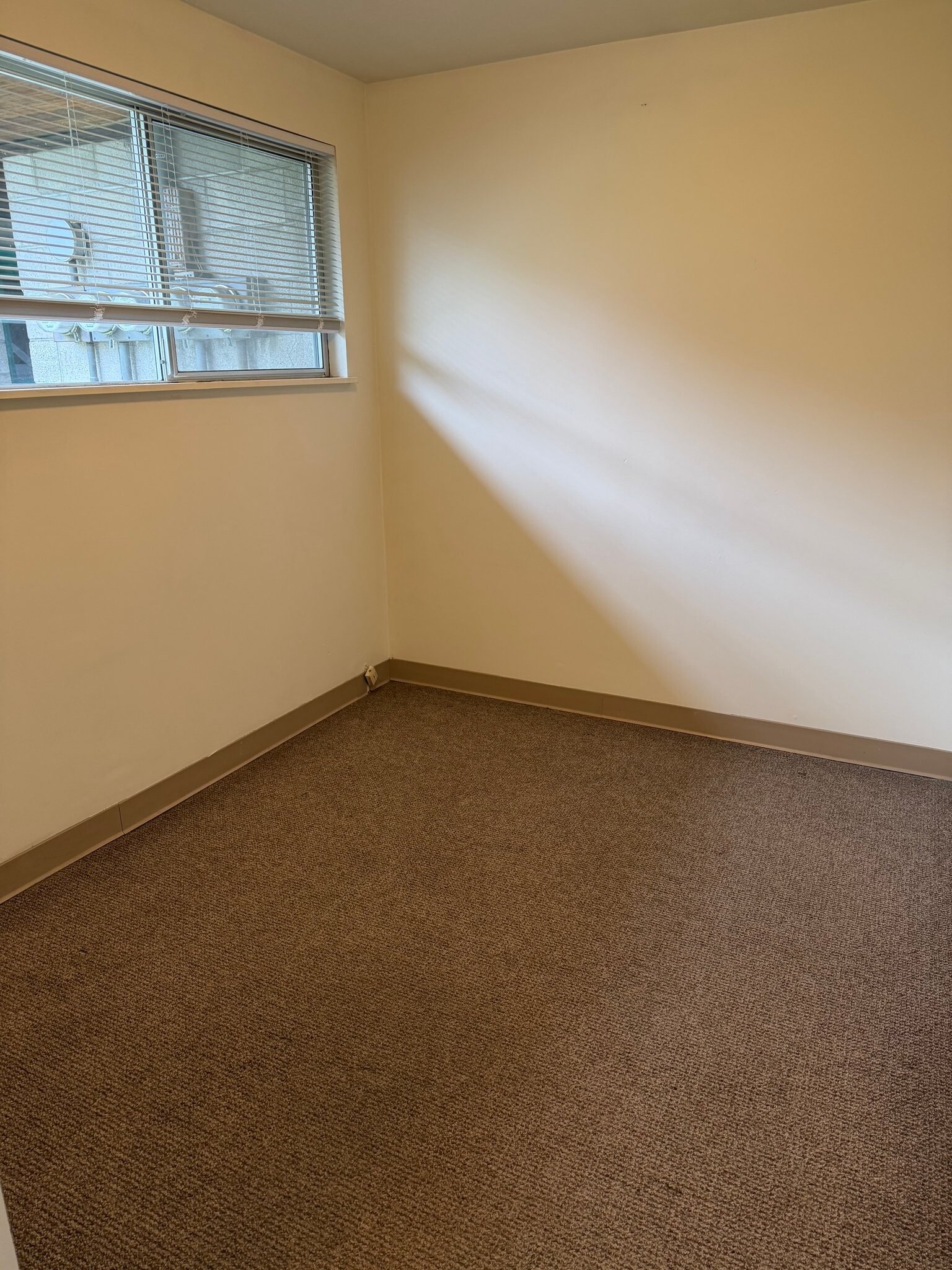 Building Photo - 100 Logan Ave S