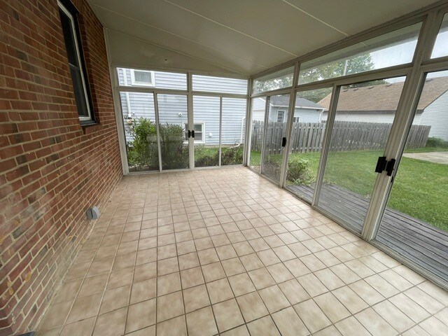Building Photo - Gorgeous 4 bedroom