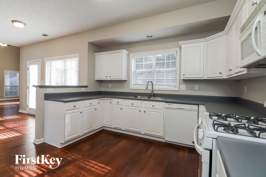 Building Photo - 107 Sweetbriar Walk