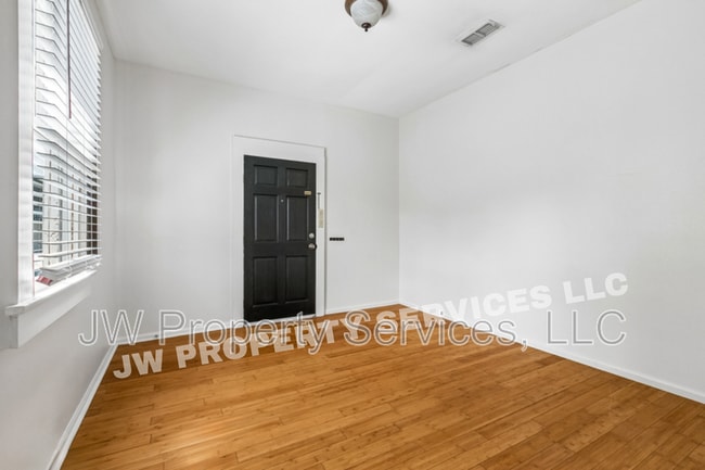Building Photo - 1611 Hesiod St