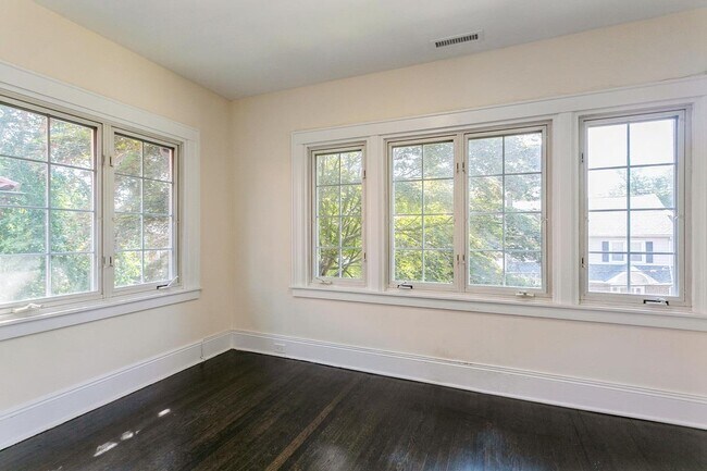 Building Photo - 371 Hayward Ave