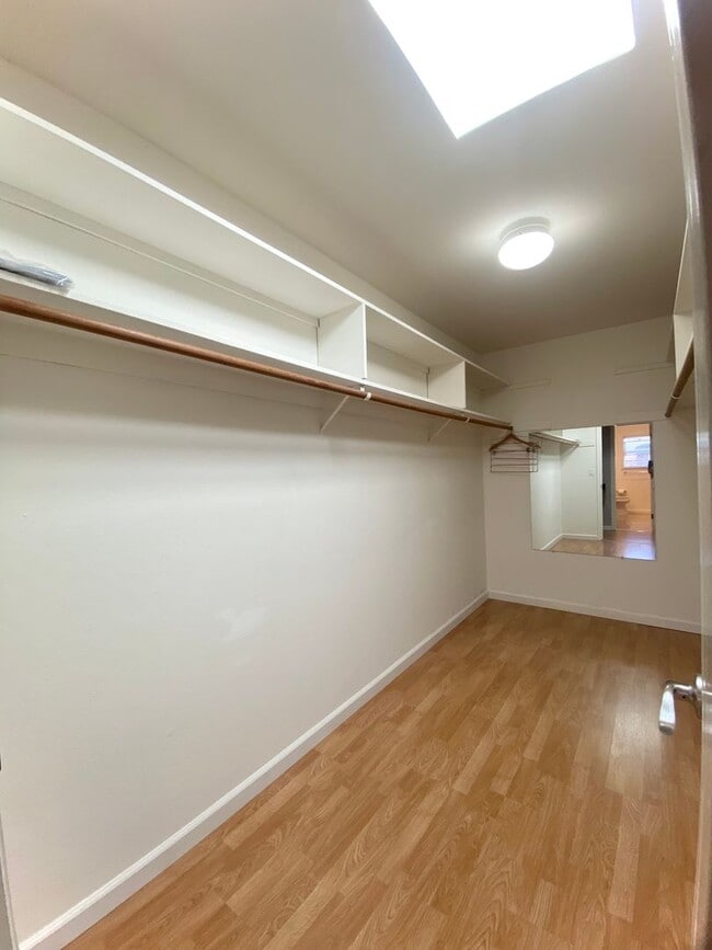 Building Photo - Spacious 4-Bedroom Irvington Home with Mod...