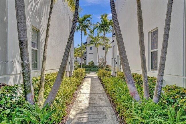 Building Photo - 400 NE 35th Ct