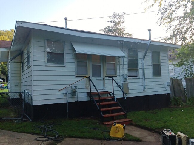 Building Photo - 109 Dalzell St