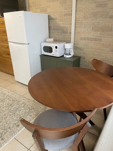 Building Photo - 107 Elyria St