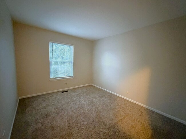 Building Photo - 800 Stanford Ln