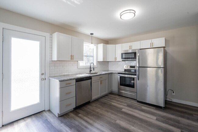 Building Photo - Newly renovated 3 bed and 1 bath house in kingsport