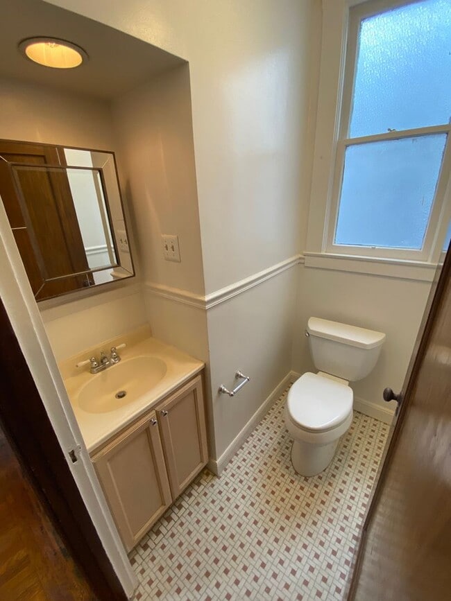 Building Photo - Epic REA - Spacious Light-filled Corner House 4BD/ 2BA