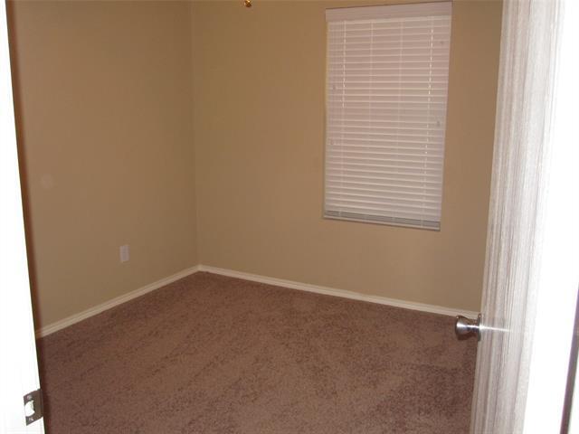 Building Photo - 609 Twin Knoll Dr