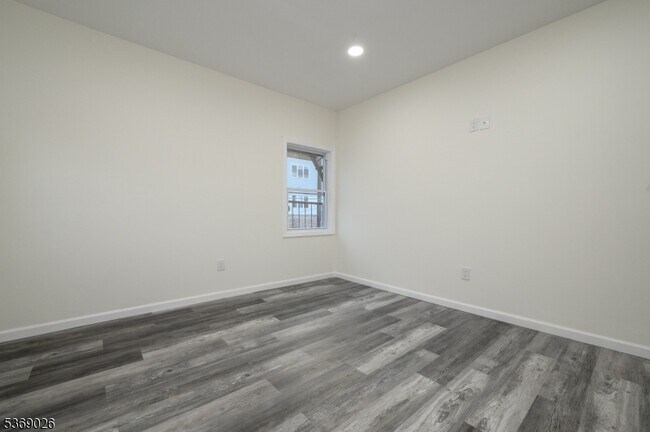 Building Photo - 287 Orange St