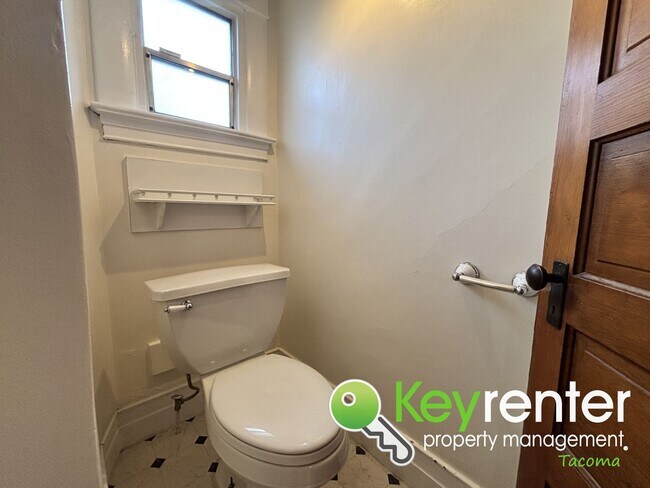 Building Photo - Unique 3-Bedroom Tacoma Home with Fenced Y...
