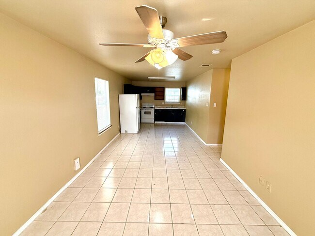 Building Photo - 424 Amires Pl