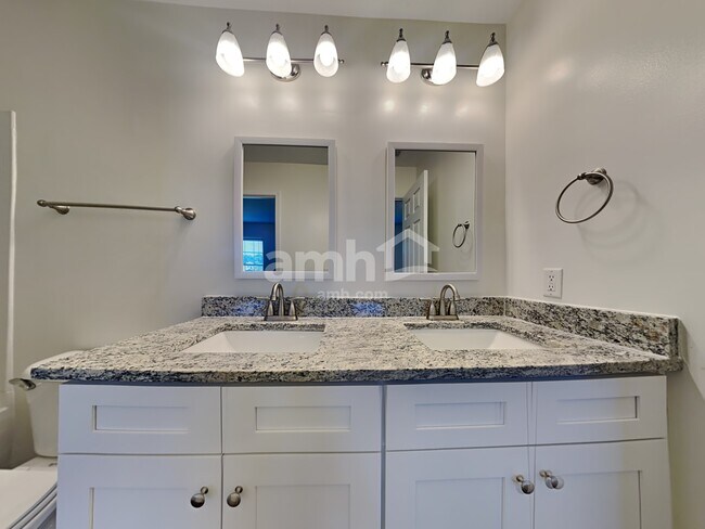 Building Photo - 6 Briarcliff Way