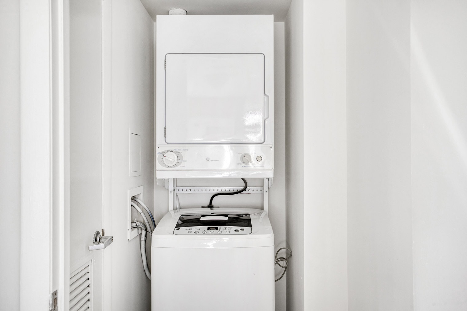 Building Photo - 400 8th St NW