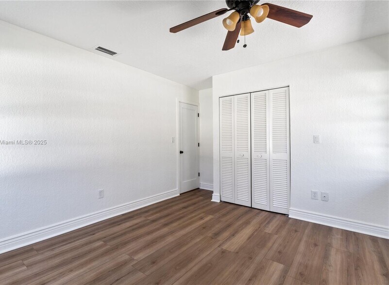 Building Photo - 21344 Escondido Way S