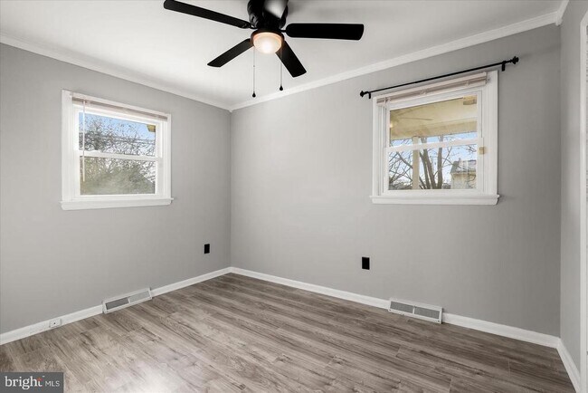Building Photo - 517 Winters Ln