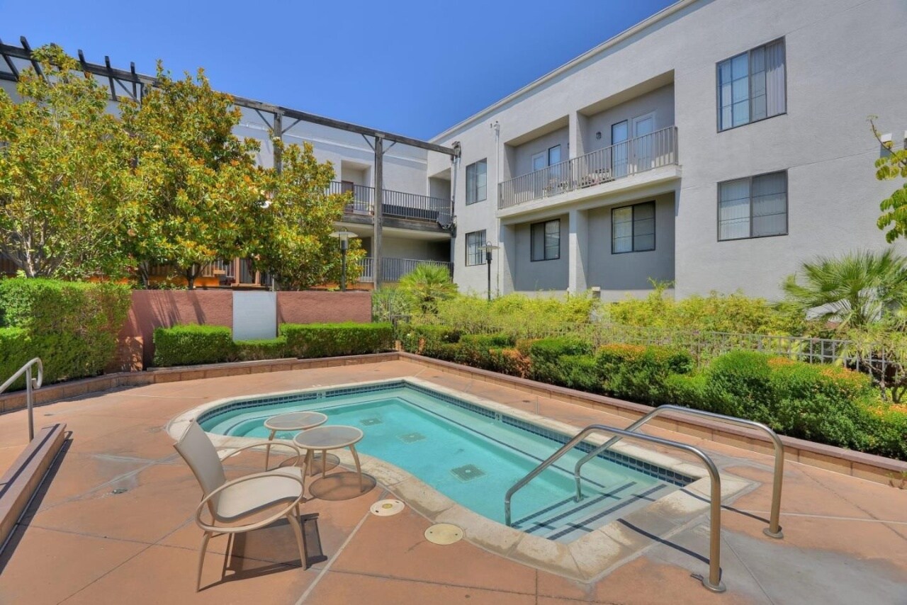 Building Photo - 1060 S 3rd St