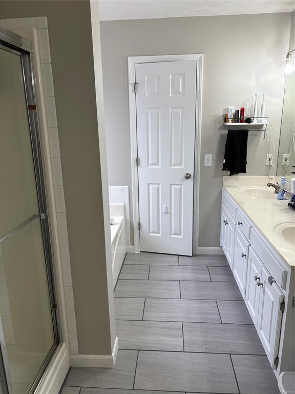 Building Photo - 1136 Hallwood Ln