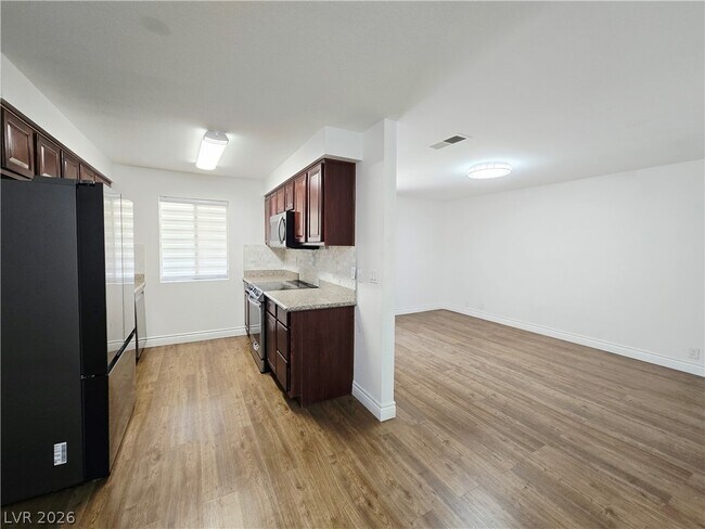 Building Photo - 5081 River Glen Dr