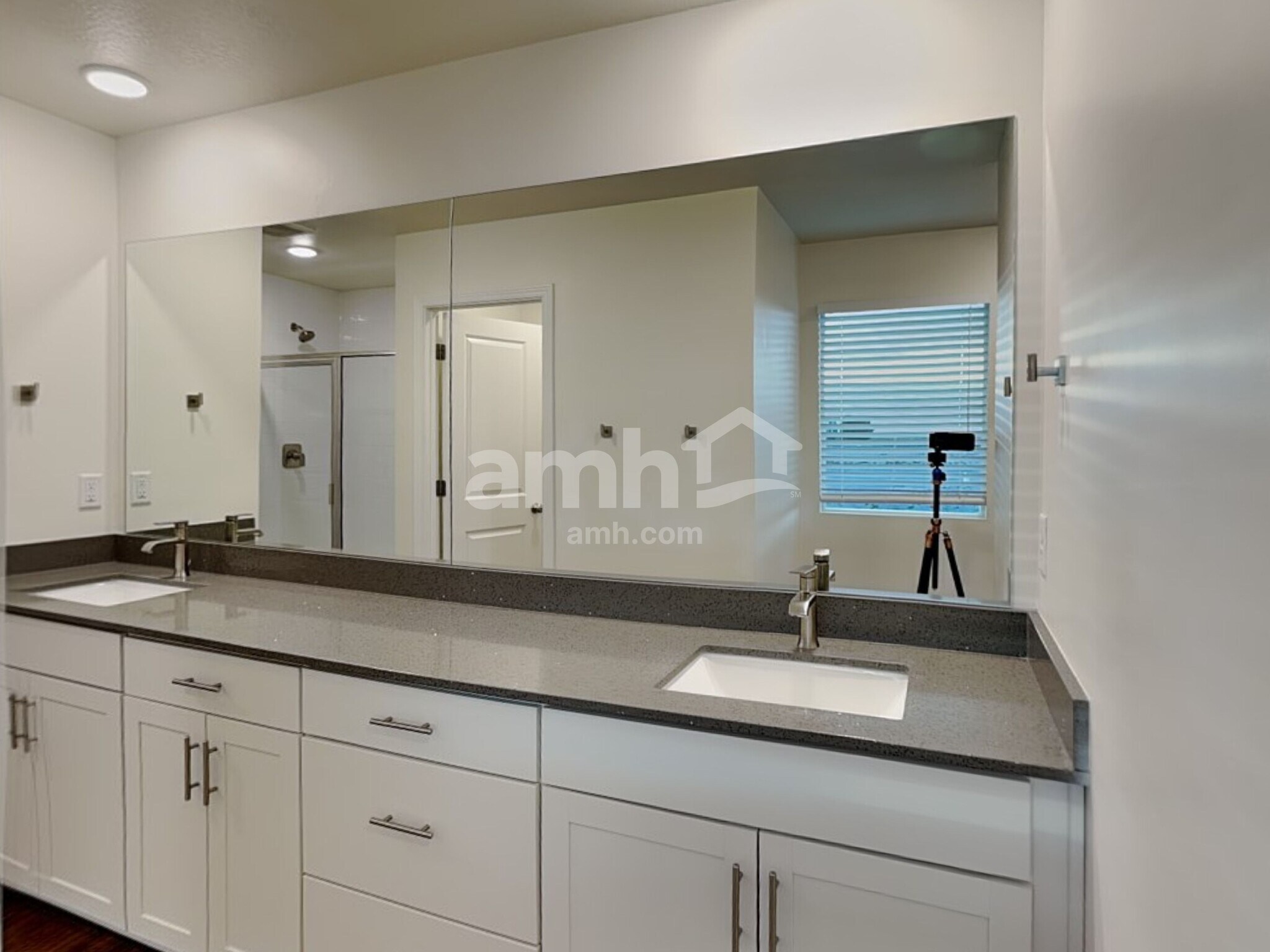 Building Photo - 3354 Fields Ave