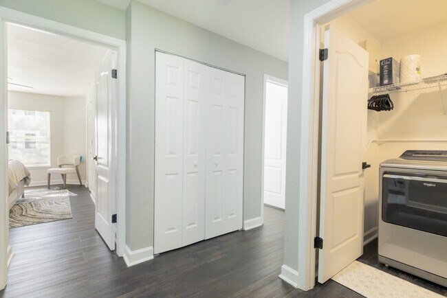 Building Photo - 708 Promenade Pl