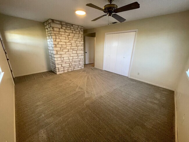 Building Photo - 552 Lawson Ln