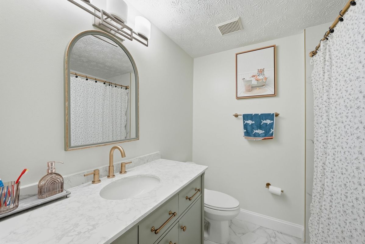 Building Photo - 9280 Pirates Cove