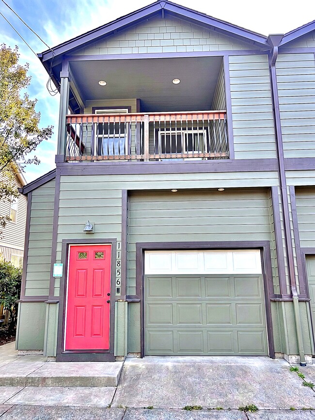 Building Photo - 11856 SE Pine St