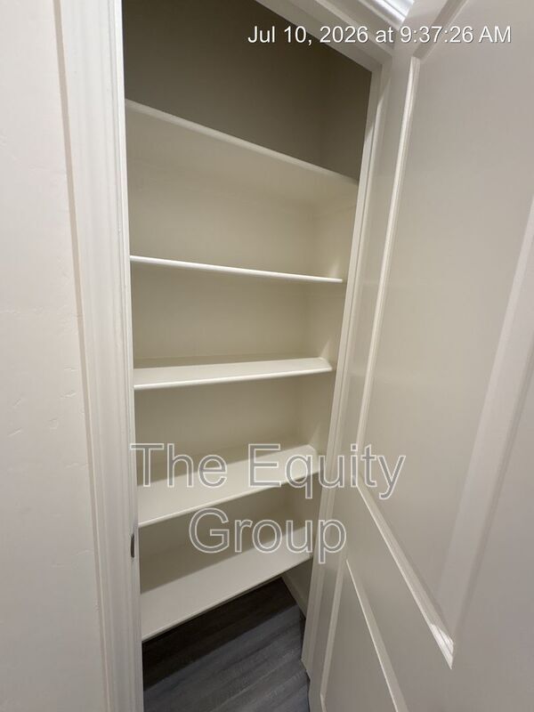 Building Photo - 735 S Pinkham St