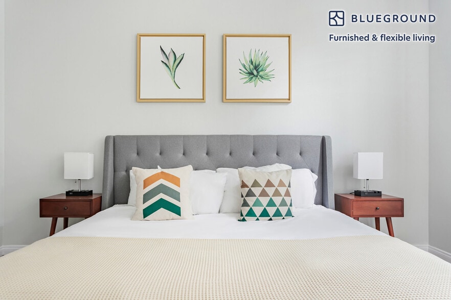 Building Photo - 16070 Sunset Blvd