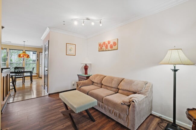 Building Photo - Spacious, Private AND Convenient 2-Level C...