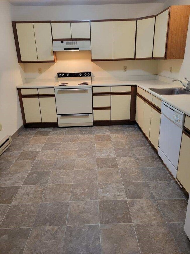 Building Photo - Brainard North