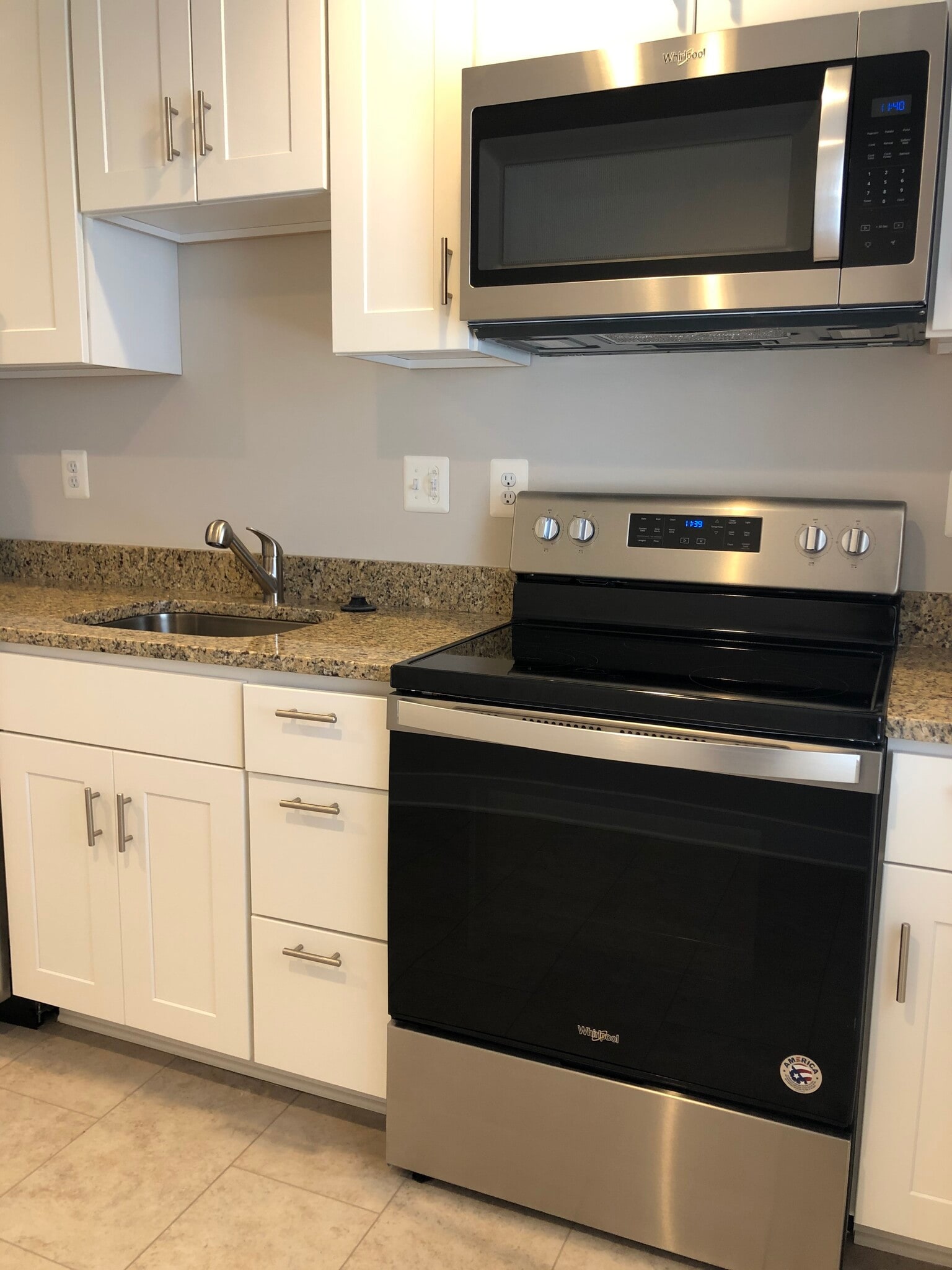 Building Photo - 304 8th St