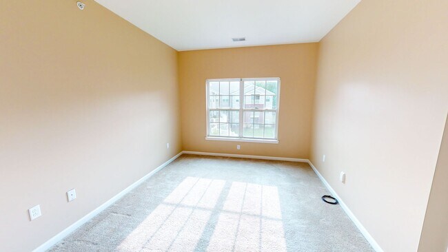 Building Photo - Lower Level Rear View 3 Bed 2 Bath in a Ga...
