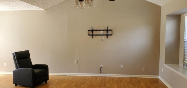 Building Photo - 2805 Knoxville Dr