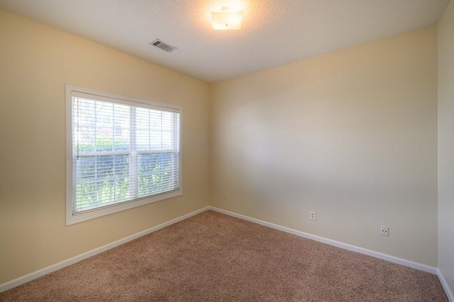 Building Photo - 3Bd/2.5Ba Home in South Fulton with Easy Access to Airport!