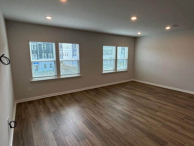 Building Photo - NEW 4 bed/3.5 bath townhome for rent in Apex