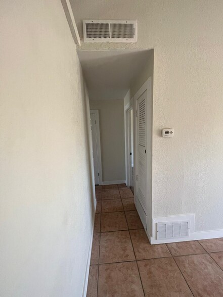 Building Photo - 5937 Sinclair St