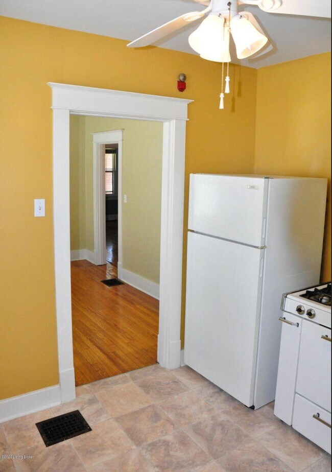 Building Photo - 3829 Elmwood Ave