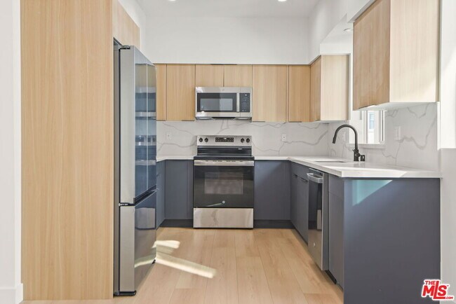 Building Photo - 1709 Burnside Ave