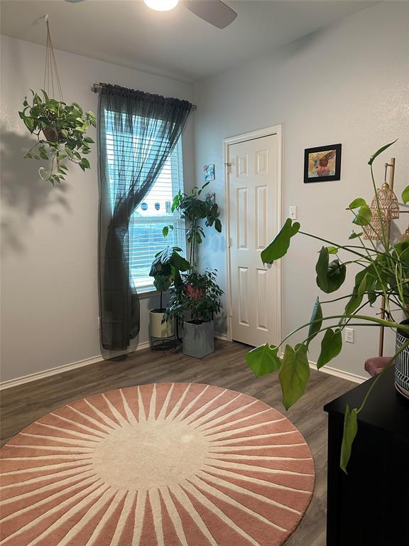 Building Photo - 302 Eves Necklace Dr.