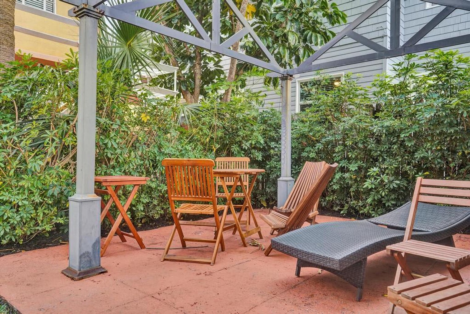 Building Photo - 101 Lucerne Ave