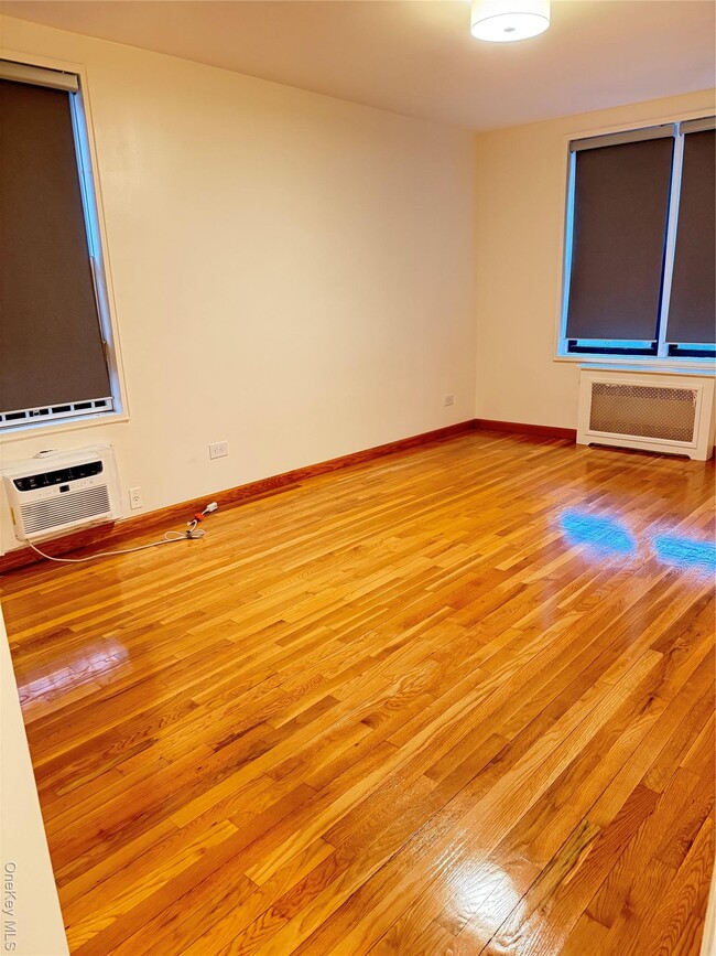 Building Photo - 137-05 Franklin Ave