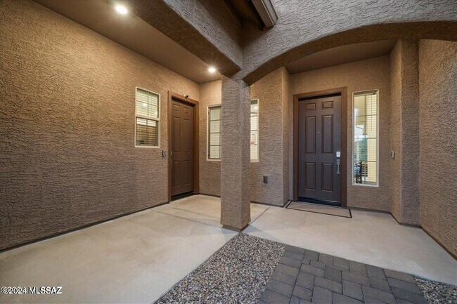 Building Photo - 10623 N Iron Peak Dr